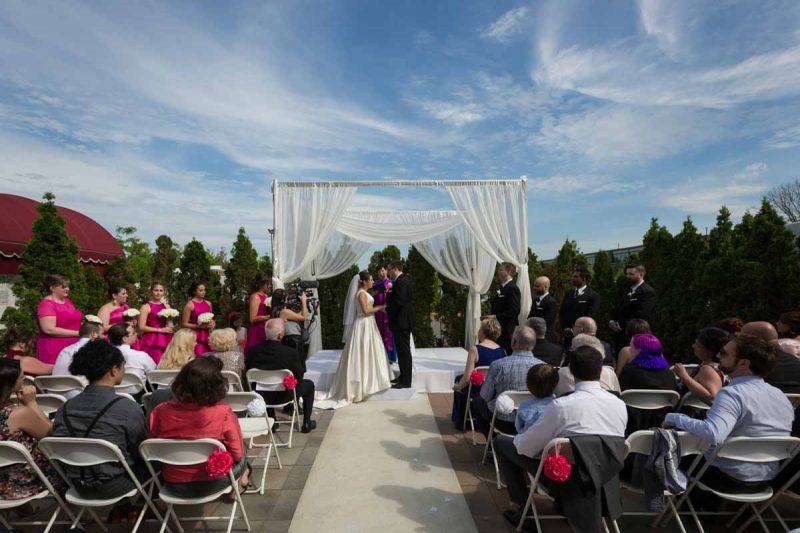 Plaza Volare Crowne Plaza outdoor wedding ceremony