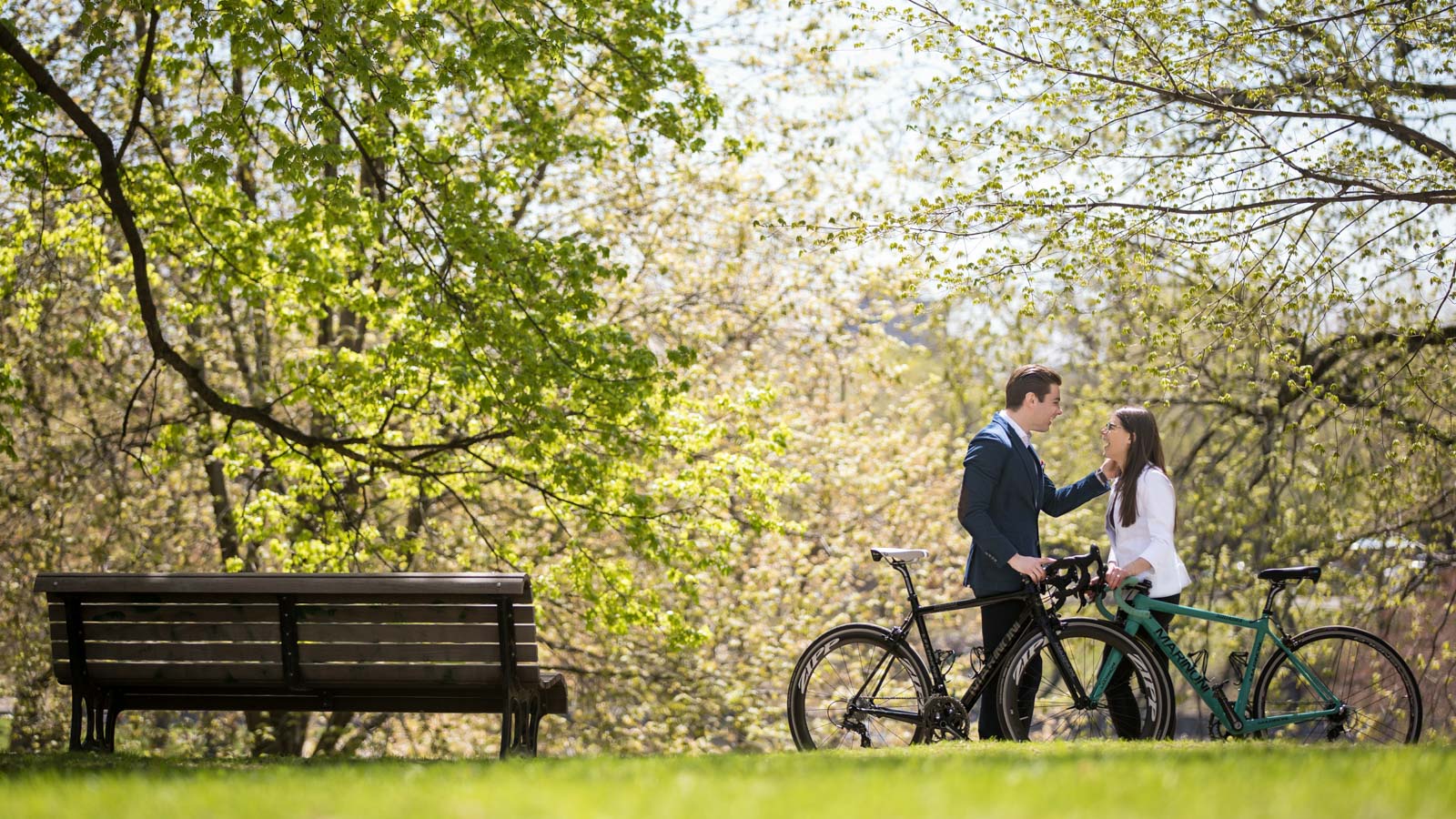 Park Lafontaine engagement bicycles